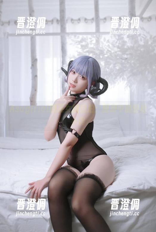 Asagiriai Asagiriai的巫女服自拍:图册中的轻松小调