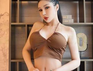 Feilin嗲囡囡 – 模特YOYO的新举动：又来长腿图片更新，勿问我为什么！