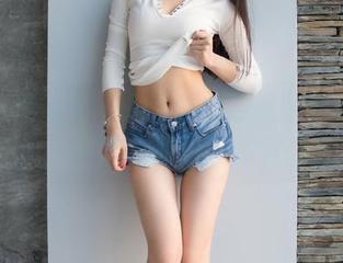 IMiss爱蜜社 – 是谁画出的美图？果儿Victoria和她的制服竟然这么搭。
