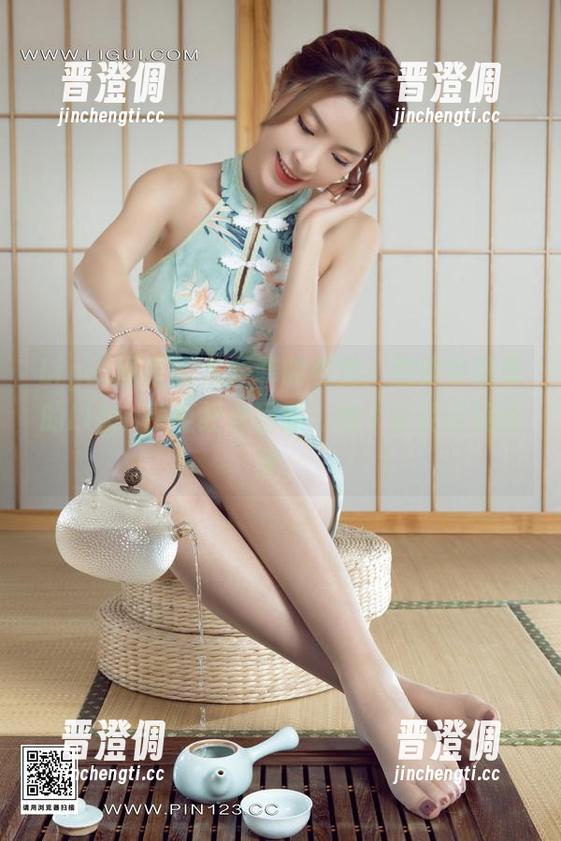 Ligui丽柜 - 从菲菲的视角：图集中藏着的Ligui丽柜经典回顾，像个轻轻摇晃的梦。