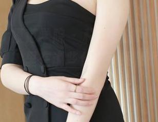 MFStar模范学院 – 私房里的lingyu69女仆，眼神里在说些什么，明明很简单，却又让人不自觉放空。