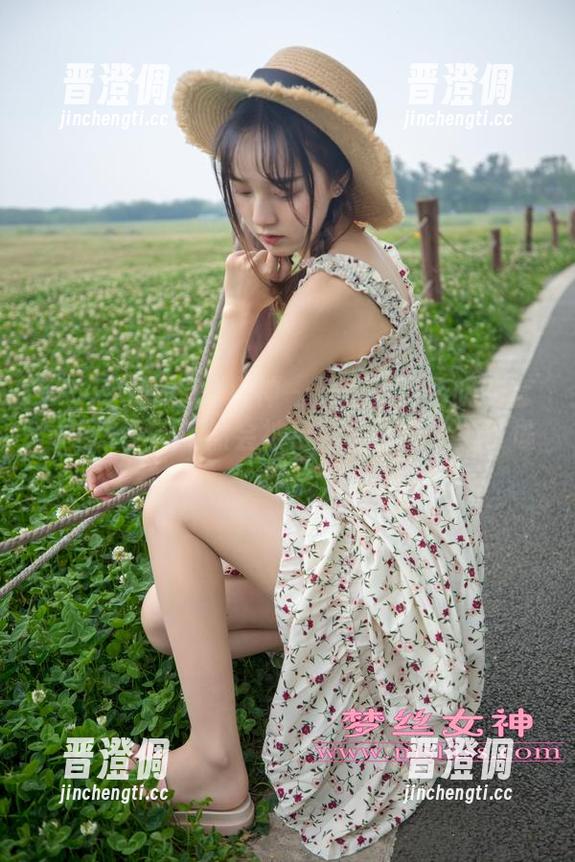 MSLASS梦丝女神-晓晓 MSLASS梦丝女神 - 记得看完晓晓的套图再转身,不然会被这裙子香到无处可逃~