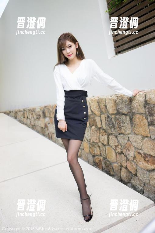 MiStar魅妍社-大白兔emma MiStar魅妍社 - 大白兔emma的短裙,在线绽放的美图时刻