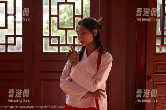 MiiTao蜜桃社-米琪MIKI MiiTao蜜桃社 - 等米琪MIKI的灰丝写真集陪我一起沉默,下载图个安心吧?