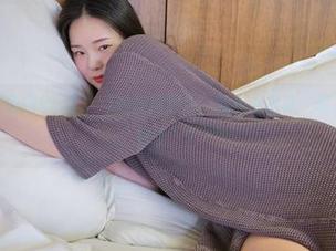 为什么每次看到Pia(피아)的丝袜照片，就有点想说“哇，这也太好看了”？