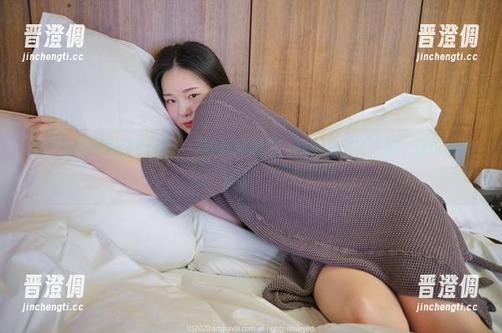 为什么每次看到Pia(피아)的丝袜照片，就有点想说“哇，这也太好看了”？