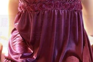 翘臀无疑是ROSI的拿手好戏，原图直击心窝。资源在手，内心小鹿乱撞。