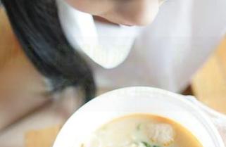 ROSI和服，耀眼的沉默，无圣光套图，让一切的姿态都在低调中跳跃。