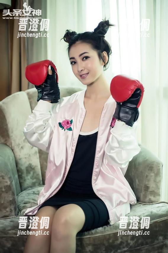 TouTiao头条女神-李思彤 TouTiao头条女神 - 美腿控快来喊醒你,李思彤写真拿走不谢