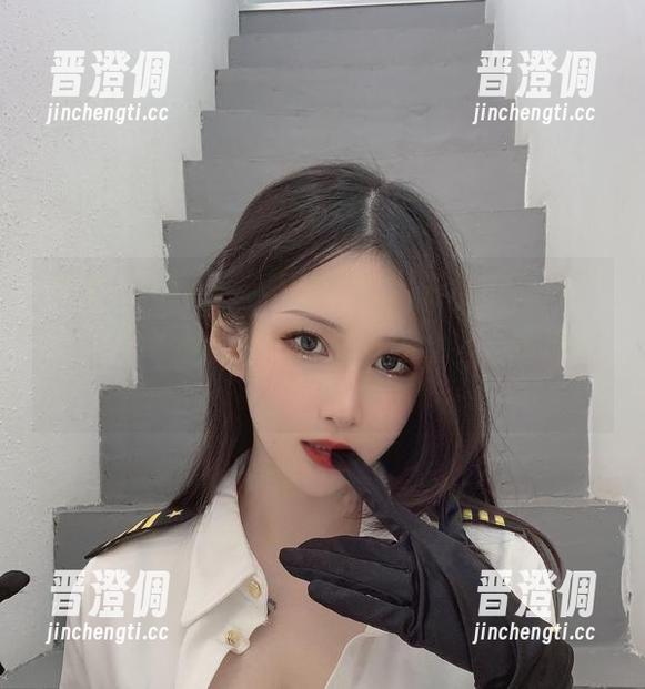 Vams子 如果Vams子穿着这个套装去超市,肯定会保持十米开外的安全距离,cos赶快分享!