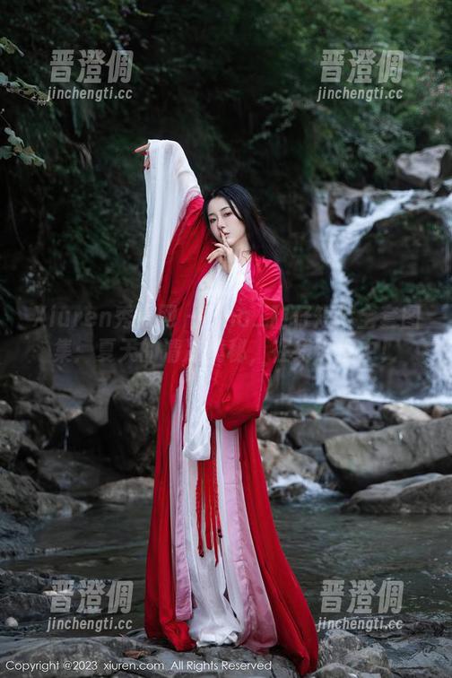 Xiuren秀人网-tina_甜仔 Xiuren秀人网 - tina_甜仔短裤全套图集:夏天的清凉奥秘,在线涌现中!