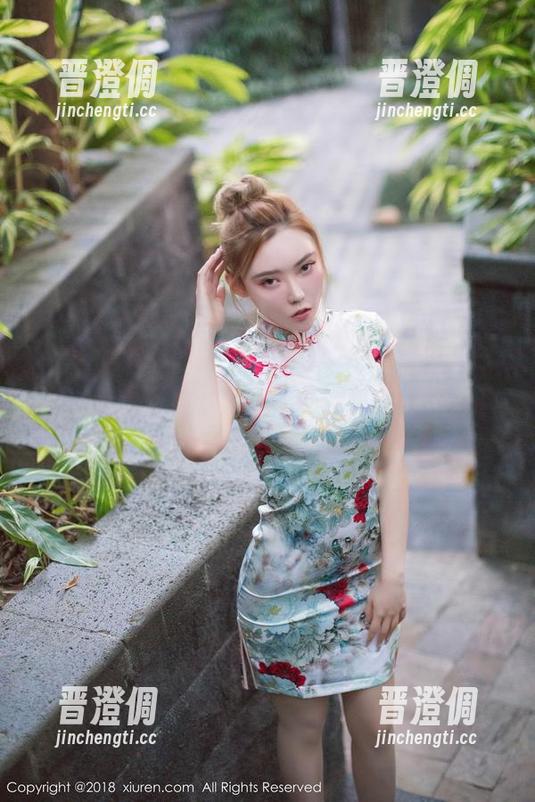 Xiuren秀人网 - 余贝拉bella和她的白裙，上演了又一次照片与现实的碰撞，我的目光停不下来。