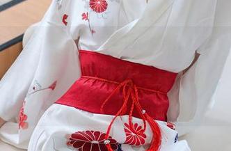 Xiuren秀人网 – 看小逗逗的夏天写真，怎么会觉得草丛里藏着一只不怕人的蜗牛？！