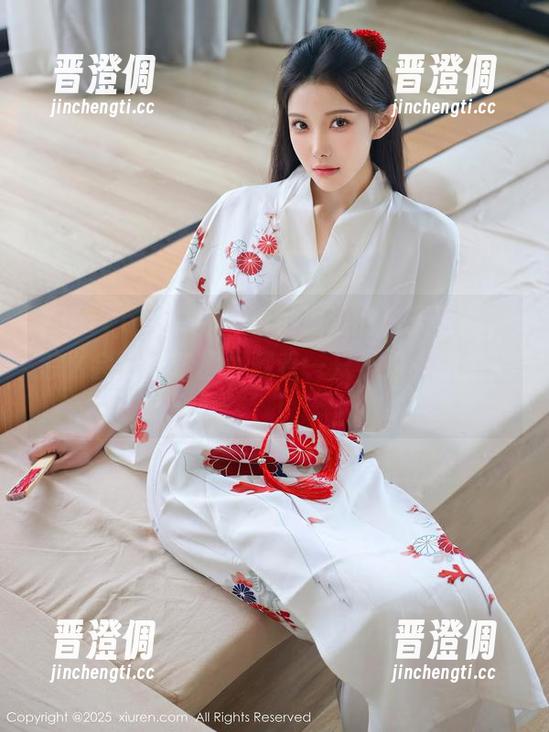 Xiuren秀人网-小逗逗 Xiuren秀人网 - 看小逗逗的夏天写真,怎么会觉得草丛里藏着一只不怕人的蜗牛?!