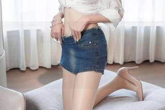 Xiuren秀人网 – 白领写真：舌尖上的菊花ace居然在这里，办公室也能如此活力四射。