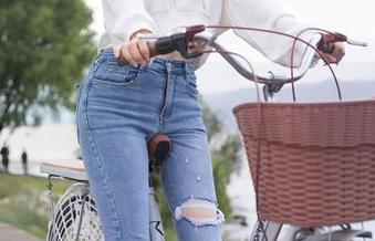 Xiuren秀人网 – 菲儿beauty的浴室原图，原来水涨船高是真有其事啊。