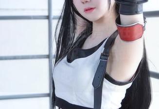 原图一瞥，sally多啦雪站在那儿，棉袜的花纹似乎在偷偷说“快给我加点印象分吧”。
