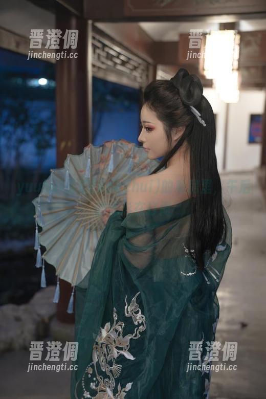 yuuhui玉汇(kokuhui)的私房里，午后的光影在打闹