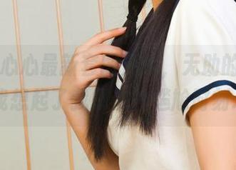 丽柜 – 心心最新套图更新，无助的姿势让我想起了我朋友的尴尬时刻…