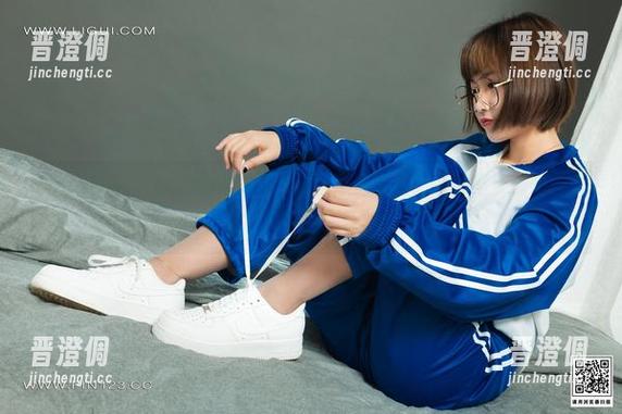 丽柜 - 潼潼和服的那种优雅，原图感人至深，图册里反倒是多了点小淘气的气息。