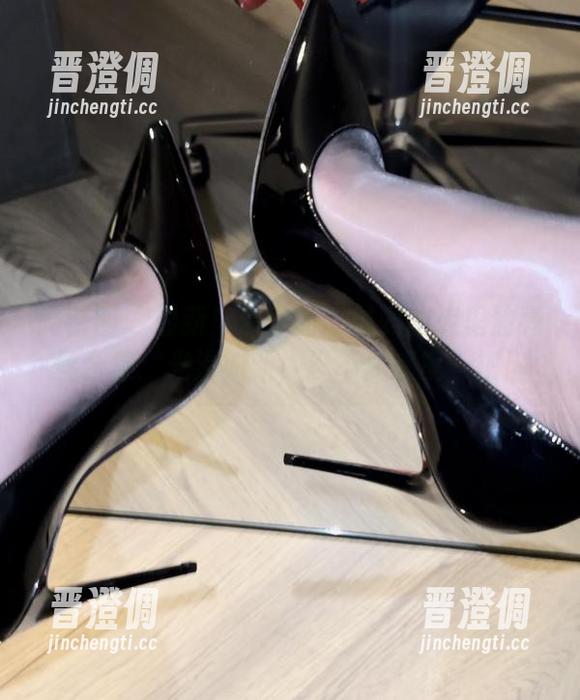 保守的二舅妈 微密圈 - 最新!保守的二舅妈的库里油亮丝合集:光滑如新,忍不住想摸一把!