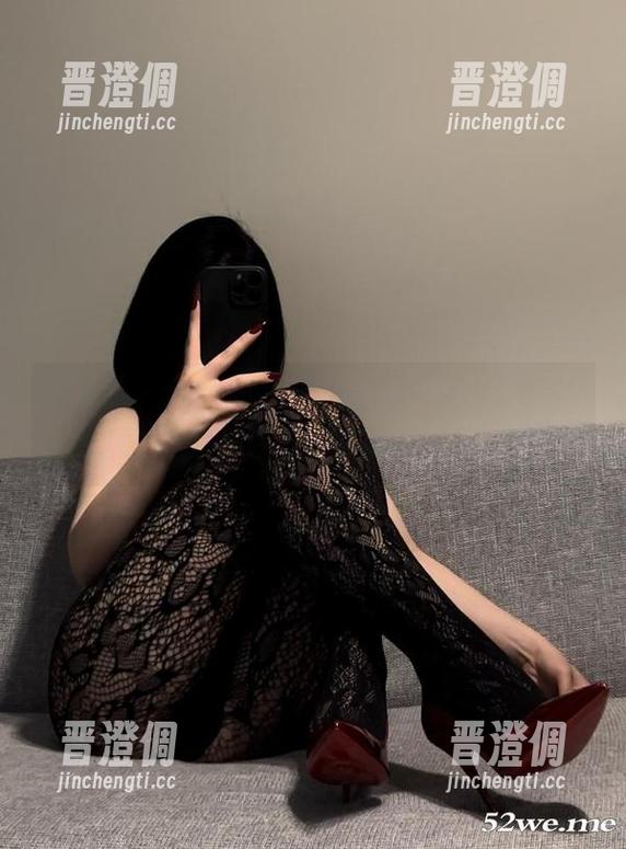 微密圈 - 保守的二舅妈泳衣原图，这身材我敢说，多游一圈就能完成的作品