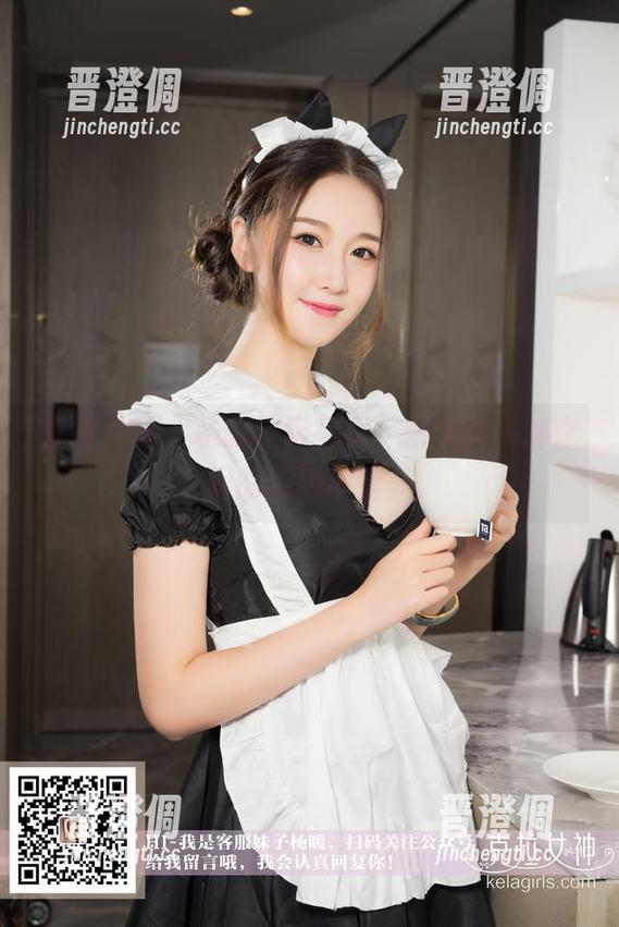克拉女神 - 杨暖校服写真，甜美与挑衅之间的微妙平衡。