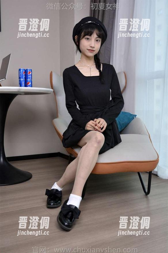 初夏女神-依依 初夏女神 - 依依:在商场免费当邻家女孩,买一送一的写真福利!