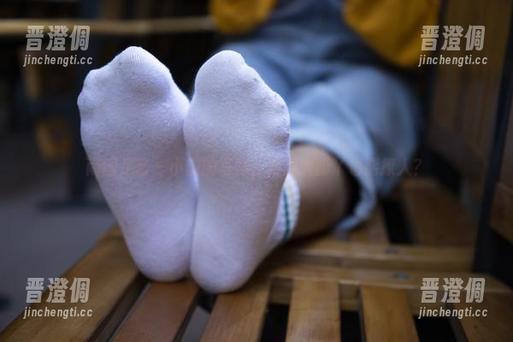 南国足艺-小韵 南国足艺 - 小韵的写真,难道大脚丫也能撩人?