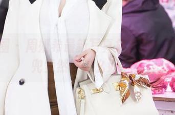 微密圈 – 周妍希最新写真集更新：圆红布兜竟然能这么好看？
