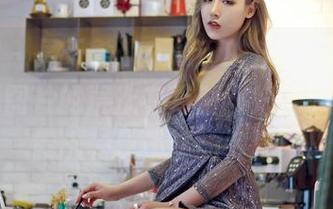 嗲囡囡 – 周于希dummy的皮衣里有什么？唉，图片的层次有点刚刚好。原图里流露出一丝不羁的气息。