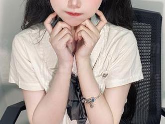 原图不够，我要更新！大肉丸Amiee在白色中的新态度，真假难辨。