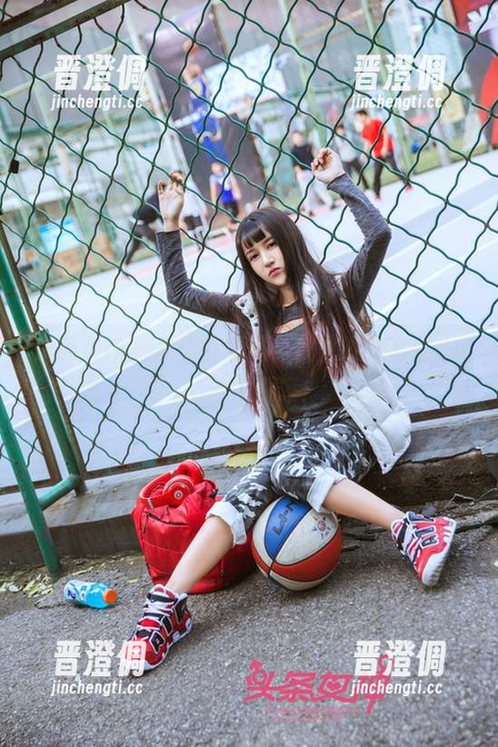 头条女神-coco 头条女神 - 家里乱糟糟,我的私拍套图Coco请你原谅!