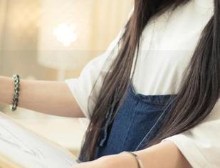 头条女神 – 清纯学妹由莫晓希演绎，谁说纯真不能带点俏皮？