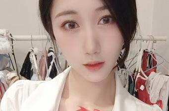 微密圈 – 美图小剧场：小玉吃果冻与她的双马尾，从今天起我给你打call！