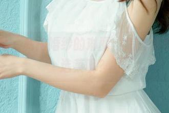 尤果网 – 私拍婚纱的琳丽，怎么穿得像在选菜呢？