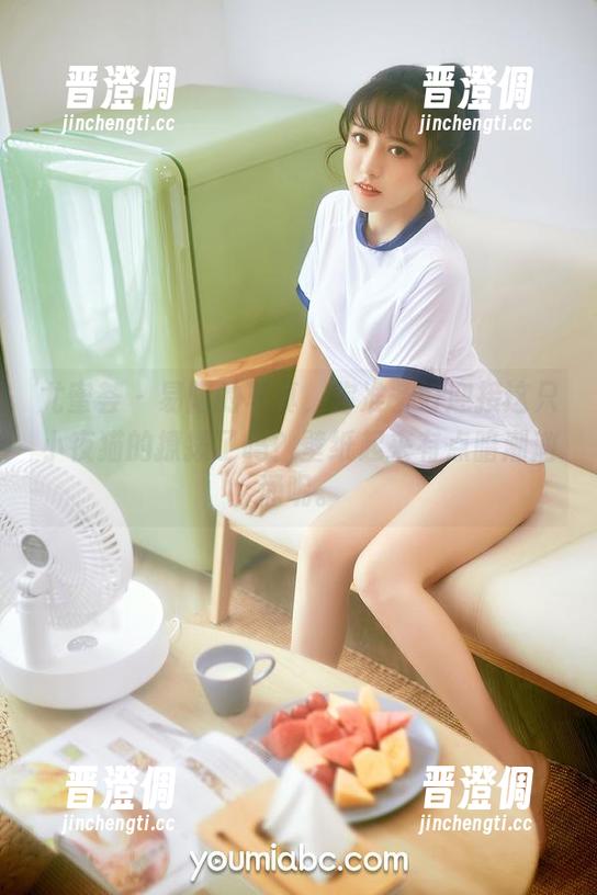 尤蜜荟 - 易阳的写真，你准备好迎接这只小夜猫的撩拨了吗？壁纸起来有点暗潮汹涌呢。