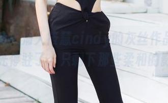 尤蜜荟 – 滑入筱慧cindy的灰丝作品，仿佛时光停驻了，只剩下那些柔和的影子。