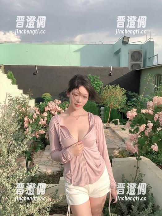 当抖娘利世遇上蕾丝珍珠，私拍套图开启撩人模式。