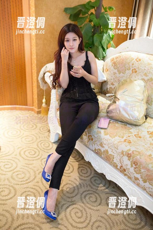 推女郎 - 纯小希这张女神写真免费放出，想问问她的瘦身秘诀是几度特效……？