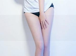 推女郎 – 看这美图，纯小希强势捂住我的破碎心，红裙配红唇？