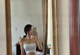 微密圈 – 當心！文茜cool的最新写真集女友养成，可能会让你绊倒。