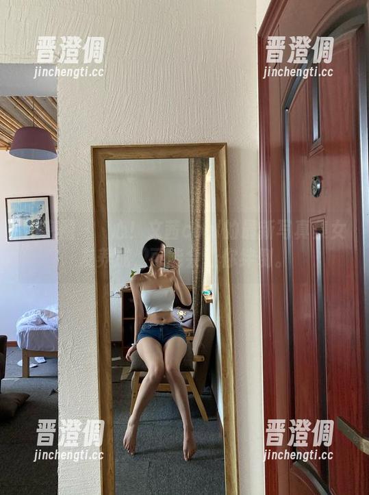 文茜cool 微密圈 - 當心!文茜cool的最新写真集女友养成,可能会让你绊倒。