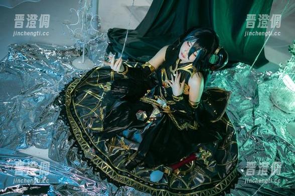 是一只熊仔吗 是一只熊仔吗的写真豪华版:我爱这条礼服,假如能吃的话就更完美了。