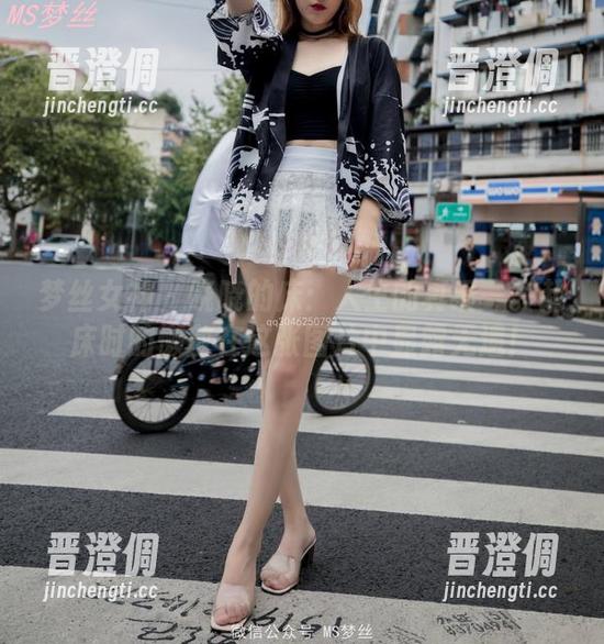 梦丝女神-晓晓 梦丝女神 - 晓晓的床:人生的真爱——起床时的懒散在这张图片中显露无遗!