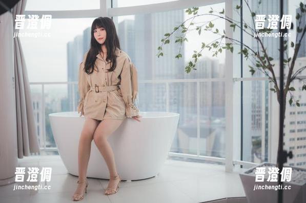 汪知子 聚焦汪知子高清风衣合集,轻松一片滑稽风中的优雅