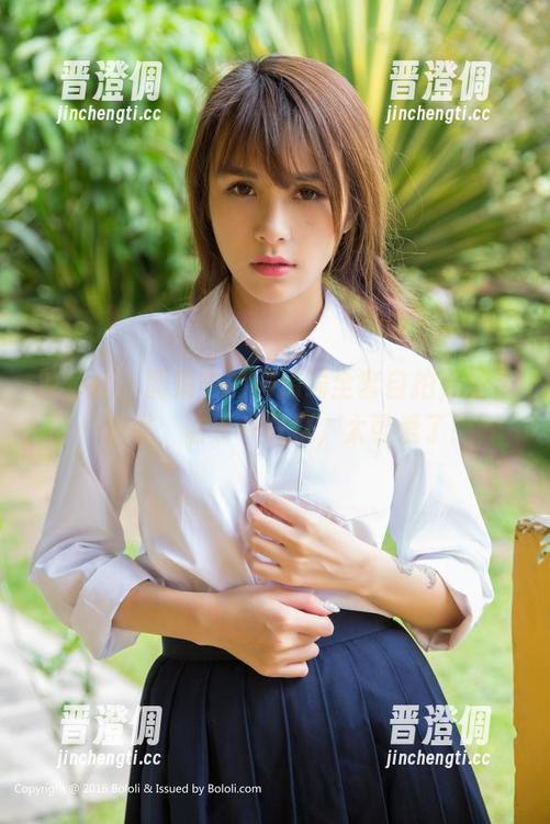 波萝社-柳侑绮 波萝社 - 图集中的柳侑绮全套自拍,左手一只桃,右手一只梨,太可爱了!