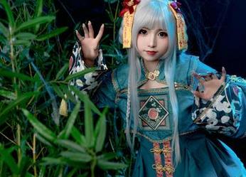 爆机少女喵小吉的泳池探险，美图满分，光线不重要。