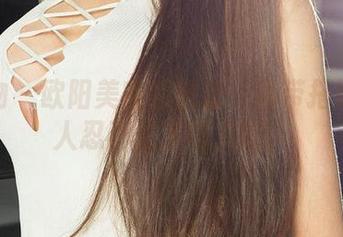爱尤物 – 欧阳美宣的图集：吊带搭配得让人忍不住多瞄几眼。