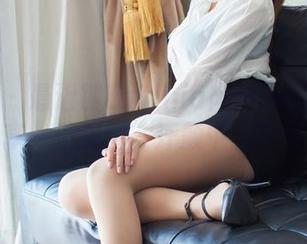 爱蜜社 – 最近被Lavinia肉肉眼镜照片刷屏，分享一波美图，汗颜中夹杂着佩服。